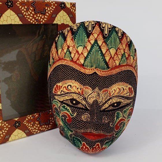 Souvenir Topeng Kayu Panji Mahkota Warna set Dus batik