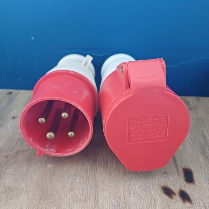 TERBARU Mobile Mounting 4pin 32A industrial Plug 4pin 32A