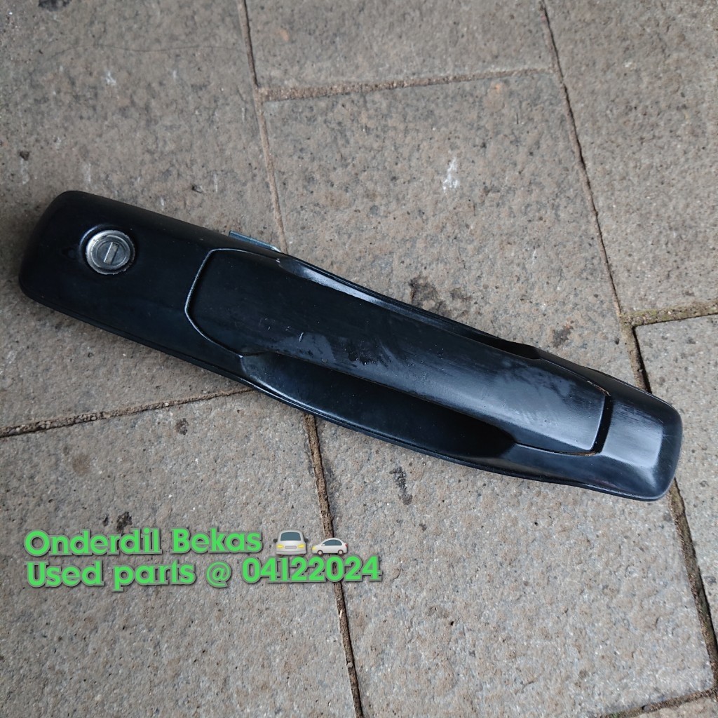 Handle pintu kanan depan nissan serena c24