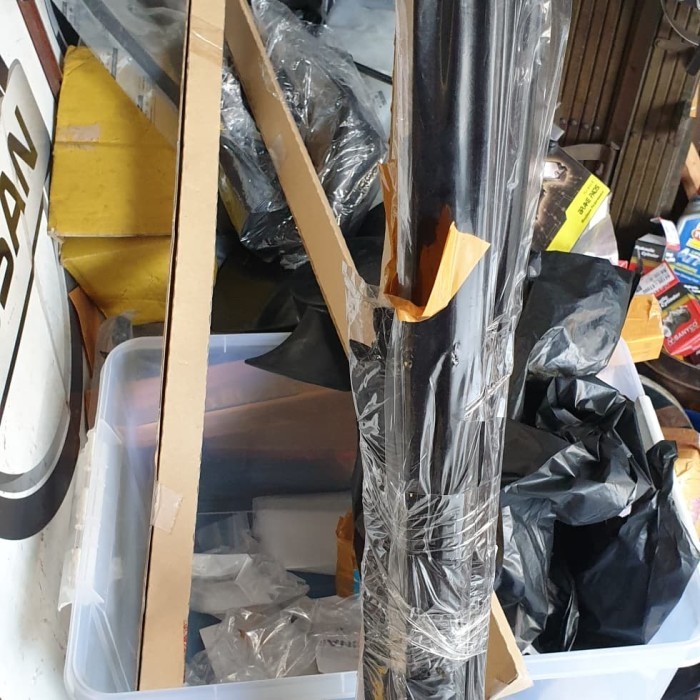 Busi Pelipit Kaca Luar Mobil Nissan Terrano 1Set 4Item