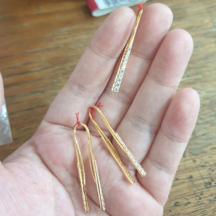 Ready anting tusuk panjang mewah pesta emas asli 700 70% permata putih 16k