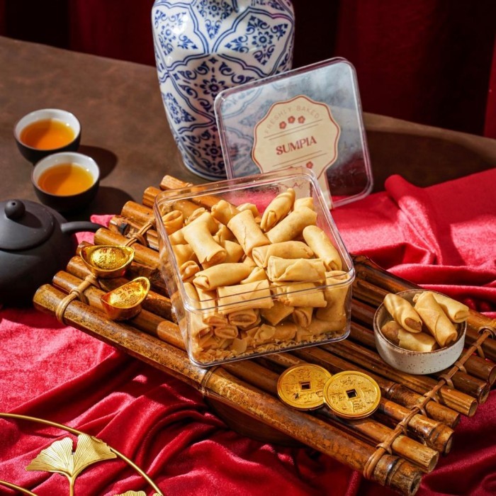

Imlek CNY HAMPERS / IMLEK HAMPERS / CHINESE NEW YEAR HAMPERS / PARCEL KUE - Sumpia Limited