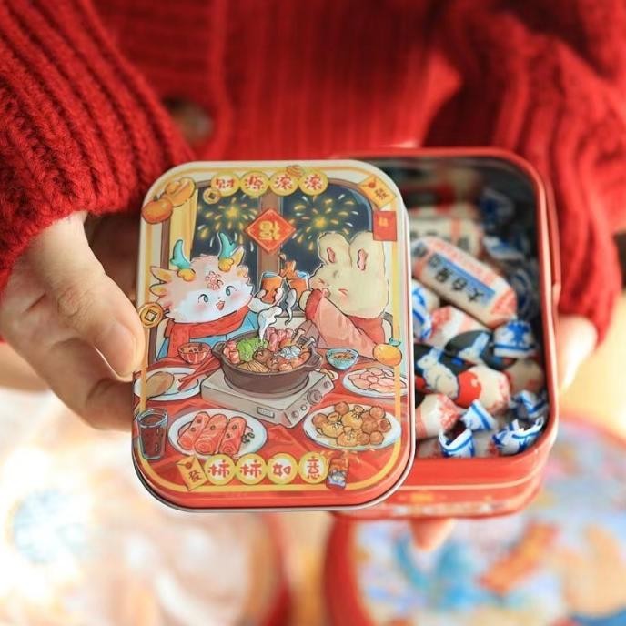 

BIG SALE KALENG KUE KERING KOTAK HAMPERS IMLEK TIN BOX CNY 2024 TOPLES !!!!!