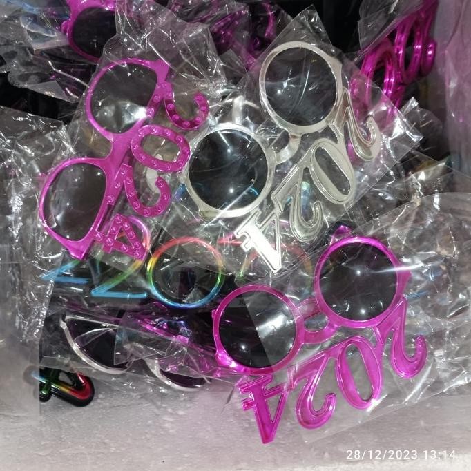 

Sale! Kacamata Tahun Baru new year 2023 Tanpa Lensa Goofy