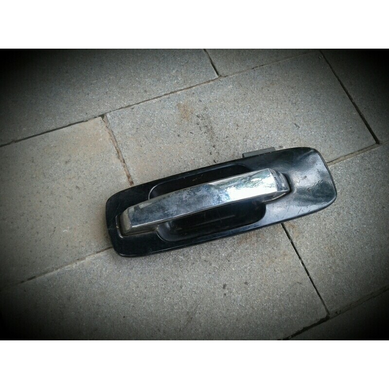handle pintu kiri belakang RL Nissan X trail T30 2005