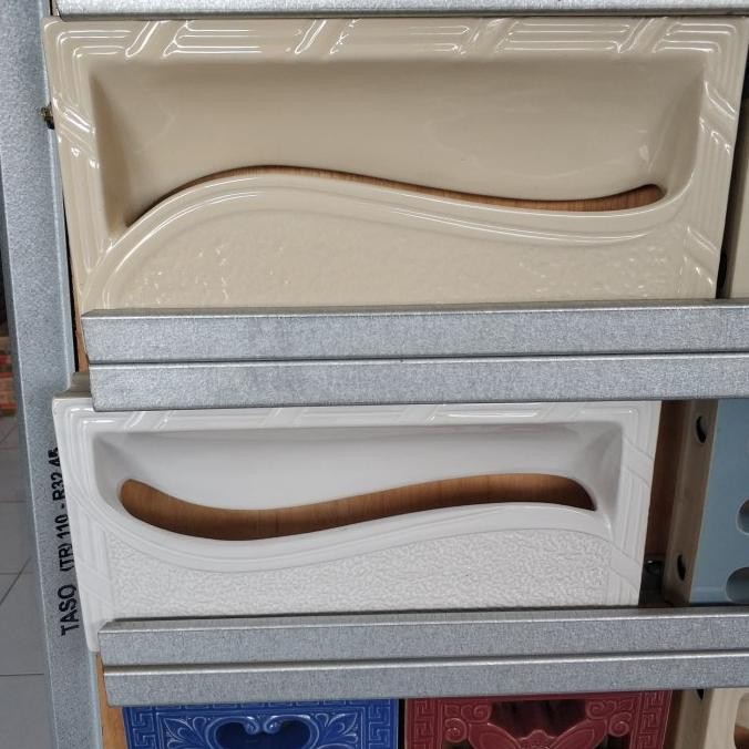 paling diminati] Loster minimalis keramik trisensa uk 20x40 roster