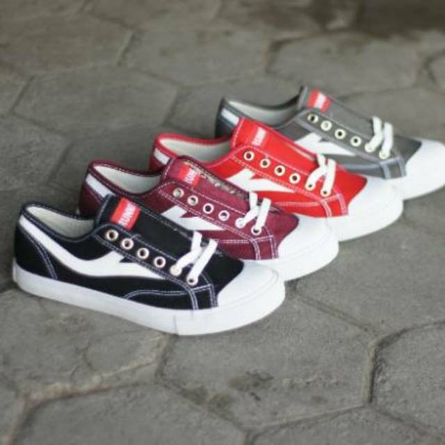 Cuci Gudang Sepatu Sneakers Runner Low Black Jaminan Original