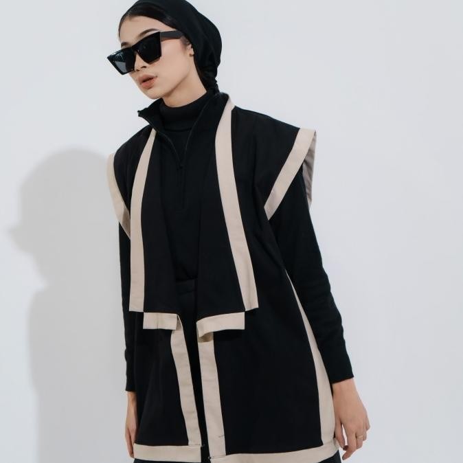 Monoxroom - Leah Vest