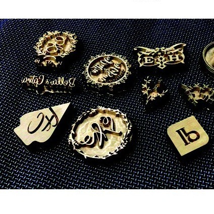 

Plat emboss deboss Moulding kuningan matrass emboss stamp Plat emboss deboss Cetakan matras kuningan