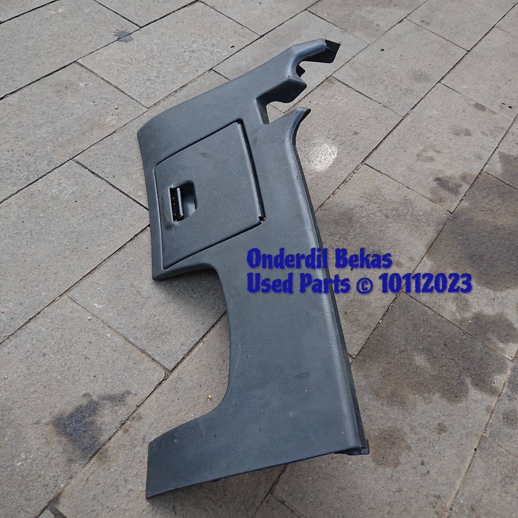 cover dashboard bawah stir mazda 323 Lantis 1996