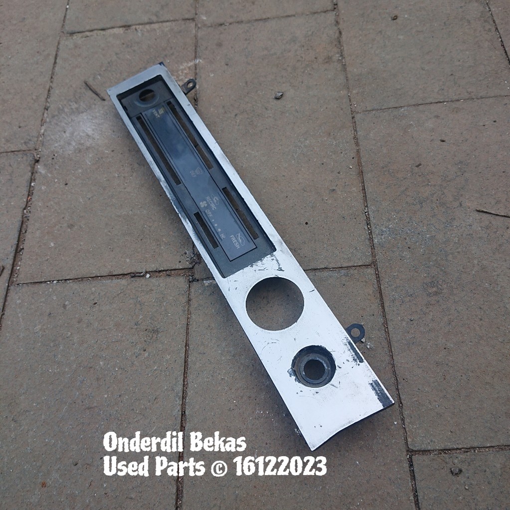 frame panel ac Corolla DX 1983