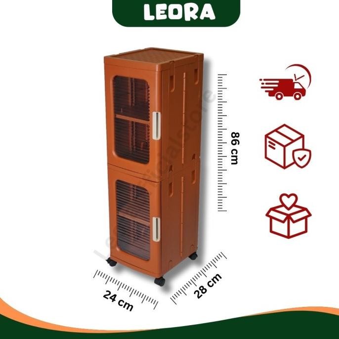 Lemari lipat abu-abu putih di ruang dapur, tempat penyimpanan besar ruang tamu, dapat menyimpan rak 