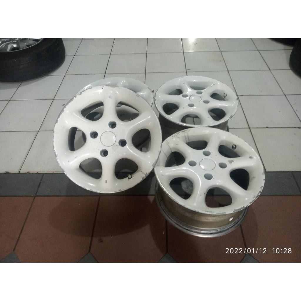 Velg Mobil Bekas Bekas Murah Ring 15X5,5 Lubang Baut 4X100 Warna Putih Cocok Di Agya Calya Sigra Sir