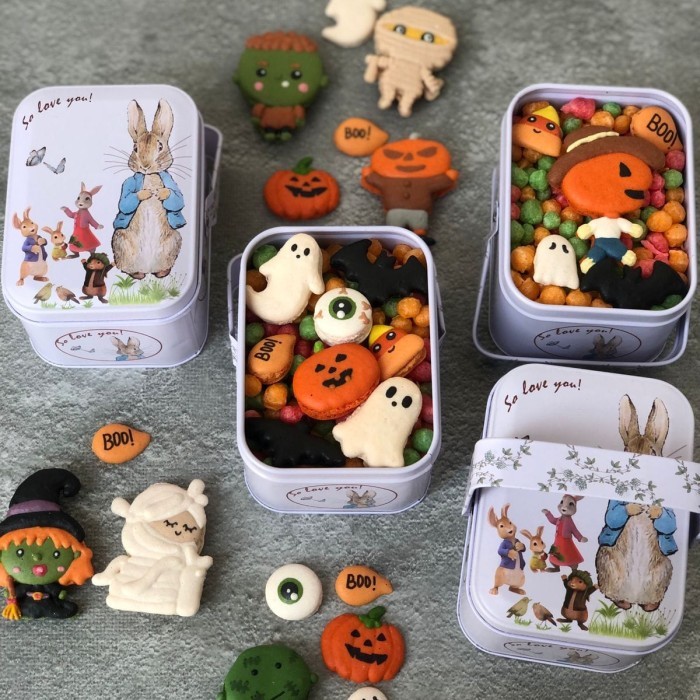 

Halloween tin can