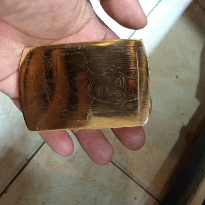 Kuningan sari Sukarno ukuran Besar