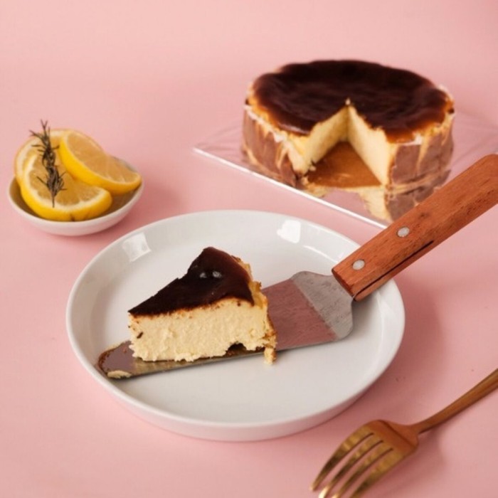 

Christmas Hampers Natal / Bingkisan Natal / Parcel - Burnt Cheesecake Ready