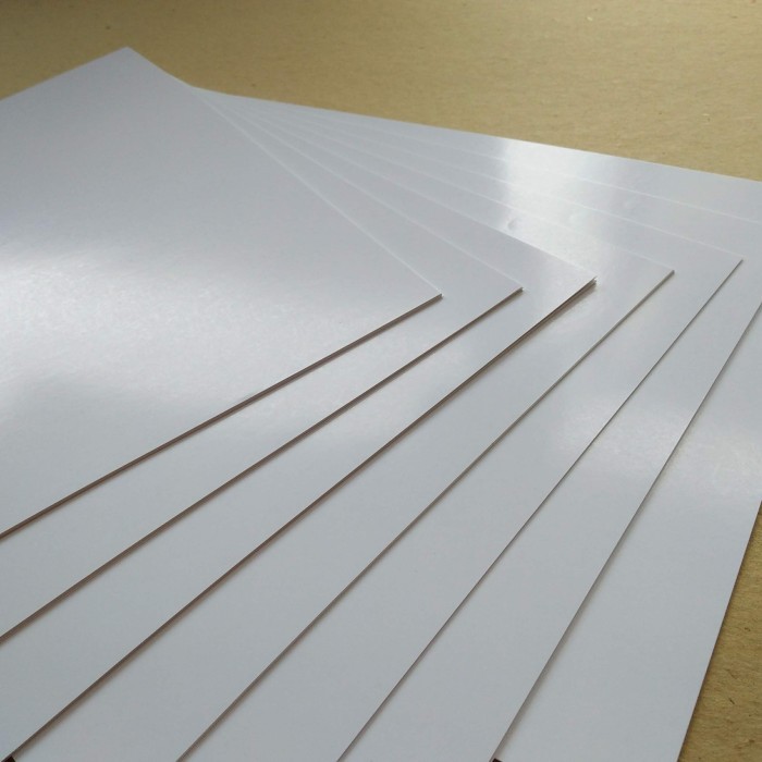 

KERTAS ART CARTON 310 GR UK PLANO / 65 CM X 100 CM ( ISI 100 LEMBAR )