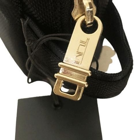 Tumi Medium Kit/Medium Pouch Original Best Seller