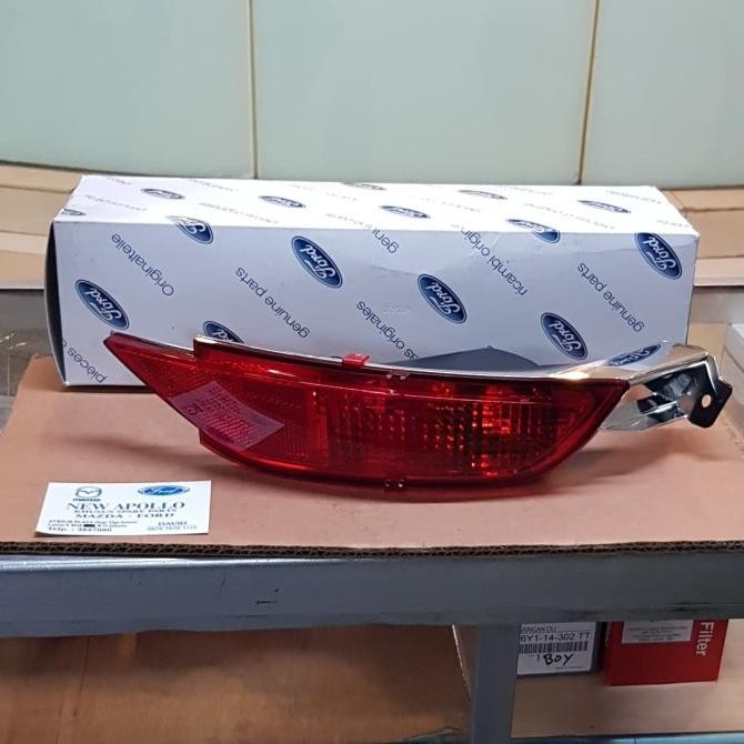 reflektor mata kucing ford fiesta kanan original