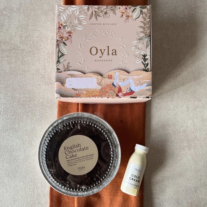 

OYLA HAMPERS CNY ENGLISH CHOCOLATE CAKE