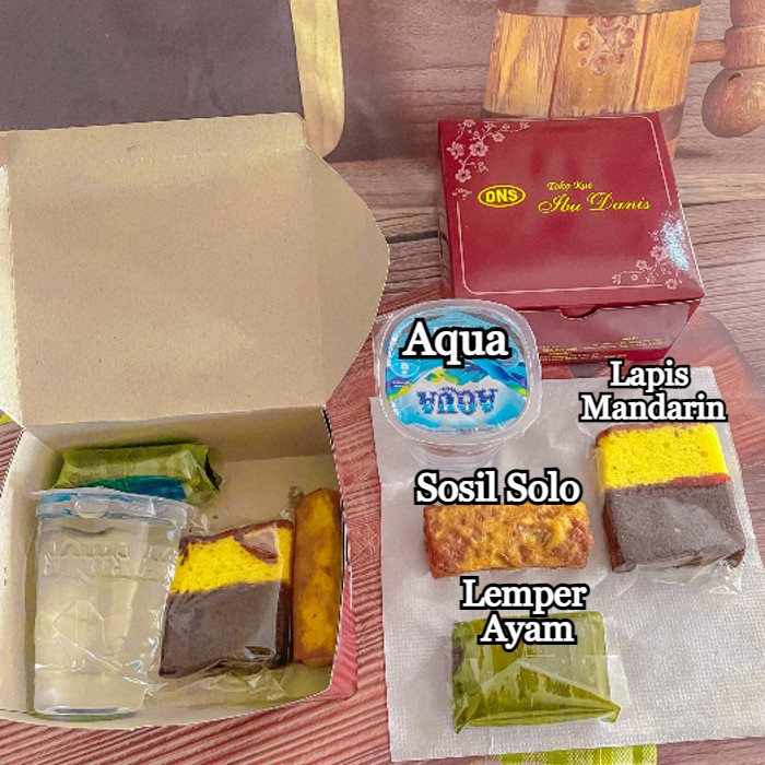 

Snack Box Kue Snack Isi 3 Macam + Aqua