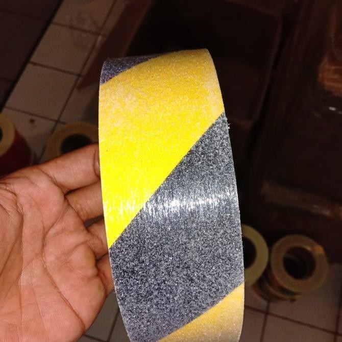 

ANTI LICIN - ANTI SLIP - SAFETY WALK TAPE - LAKBAN LANTAI - 5 CM X 18M ASLI