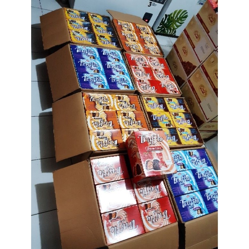 

Grosir coklat truffle 1 karton 10,8kg oleh oleh haji umroh ,coklat truffle kartonan