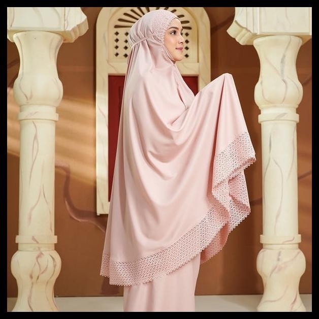 terbaru mukena buttonscarves ultra finre lace prayer robe - blush pink promo