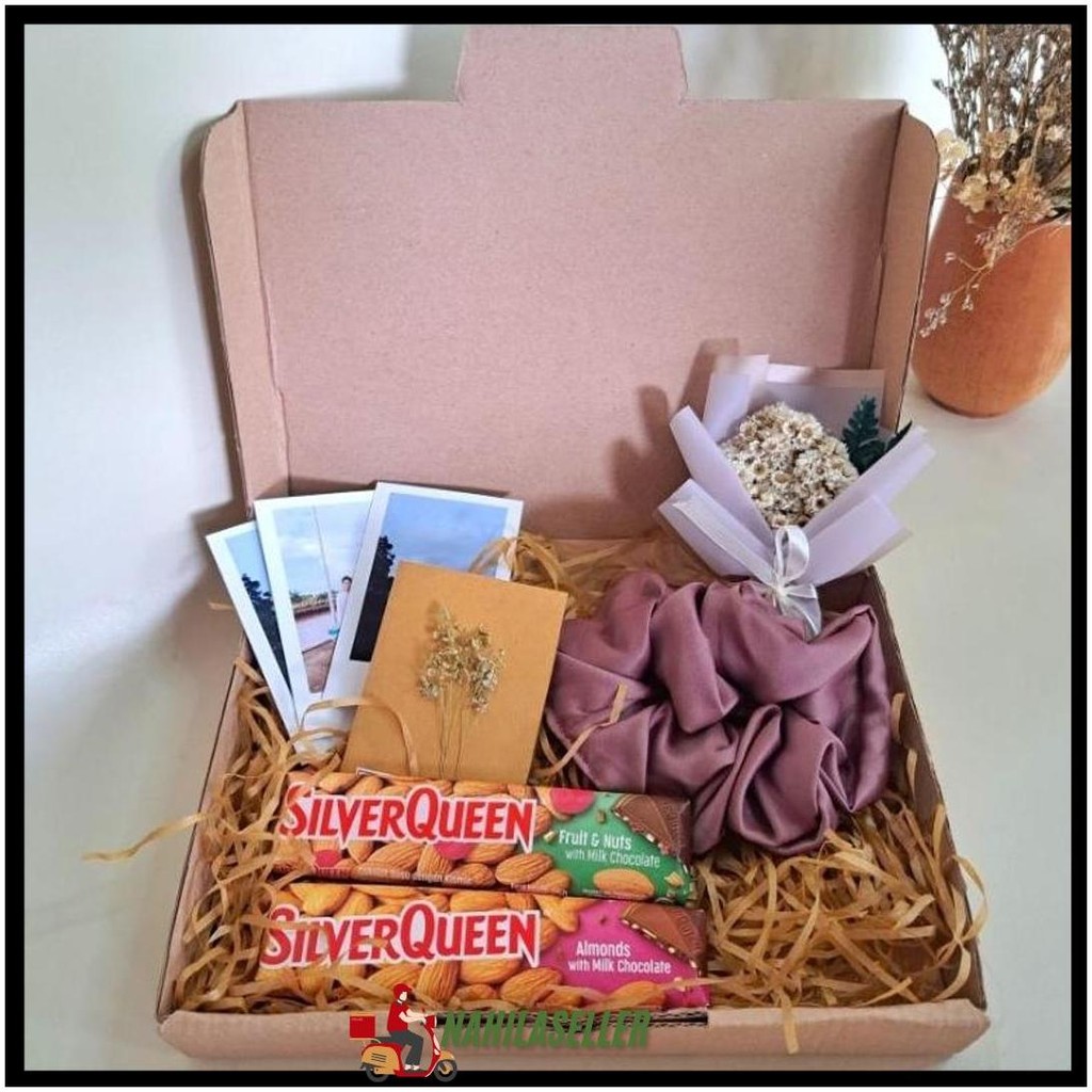 

Snack Box / Gift Box / Hampers Birthday/Ulang Tahun Wisuda Kompre Anniversary Gift Custom Cod