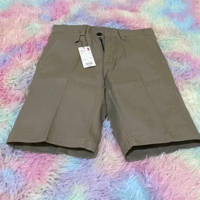 celana pendek chinos uniqlo nevy//celana pendek chinos uniqlo mocca//celana pendek chinos uniqlo hit