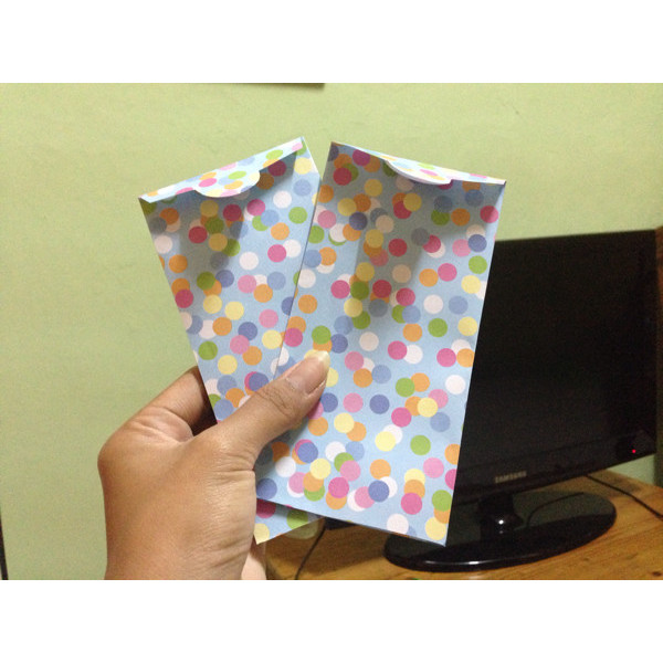 

MILIKI SEGERA AMPLOP LEBARAN / NATAL / IMLEK / KONDANGAN MOTIF POLKADOT BIRU PANJANG AKL11