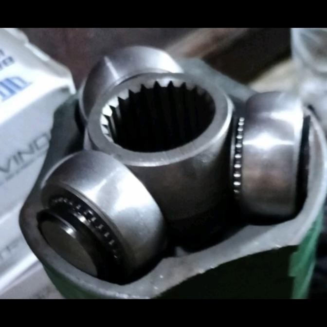 TRIPOD AS RODA CV JOINT DALAM LIVINA MATIC AT TRIVINDO