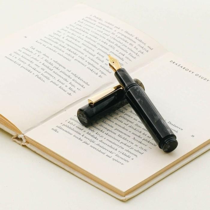 

HIGHTIDE Attache Marbled Fountain Pen / Pulpen Premium Original jepang Original