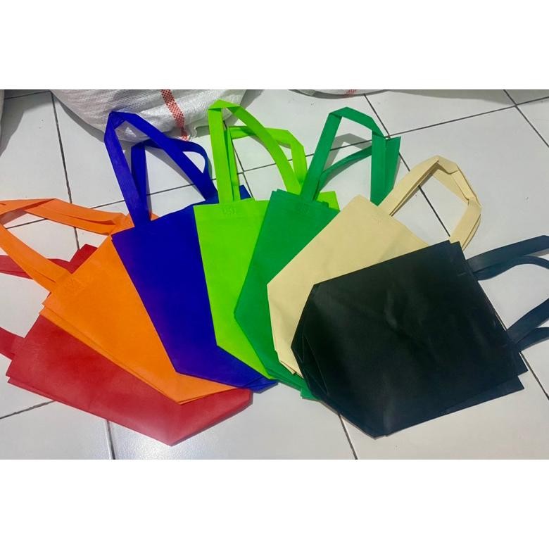 

ORIGINAL (1 PACK = 60 PCS) GOODIE BAG TAS HAJATAN 22x22 CM TINGGI 25 CM / TAS NASI BOX / TAS HAJATAN KOTAK NASI / TAS WALIMATUL / TAS SPUNBOND TERLARIS / TAS SUNBOND SOUVENIR TERMURAH / TAS SEMINAR / TAS RAMAH LINGKUNGAN hj-45