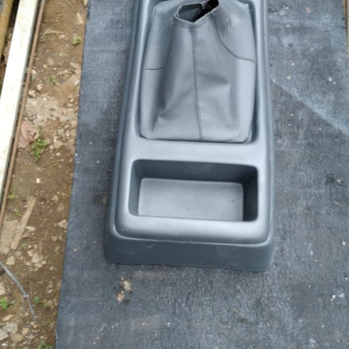 Console Box Kijang Kapsul Tahun 2000-2003 Bagian Depan