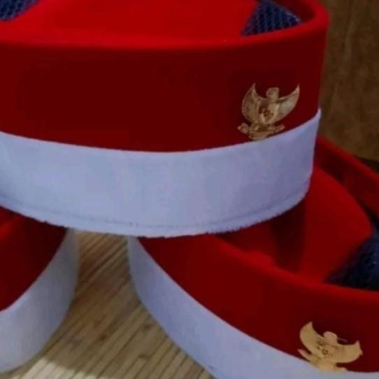 Peci Merah Putih