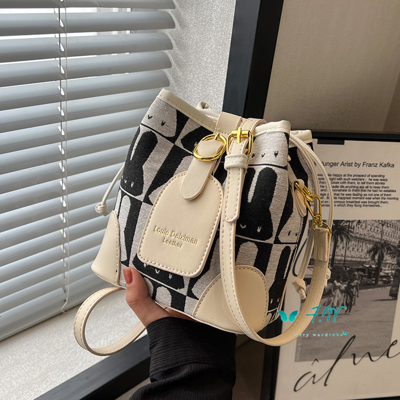 New Special-Interest Design Canvas Messenger Bag Popular Bucket Bag