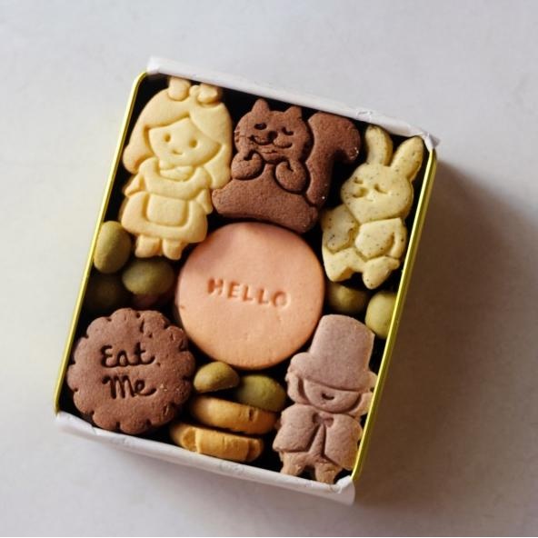 

Alice In Wonderland Cookie Box Dear Mrs. Du - Kue Kering