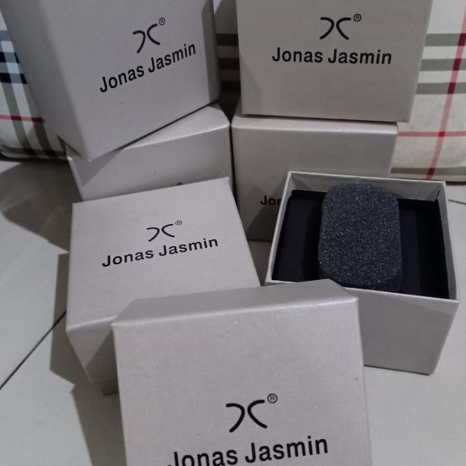 

KOTAK KADO / HADIAH / BOX JAM TANGAN MEREK JONAS JASMIN KARTON TEBAL