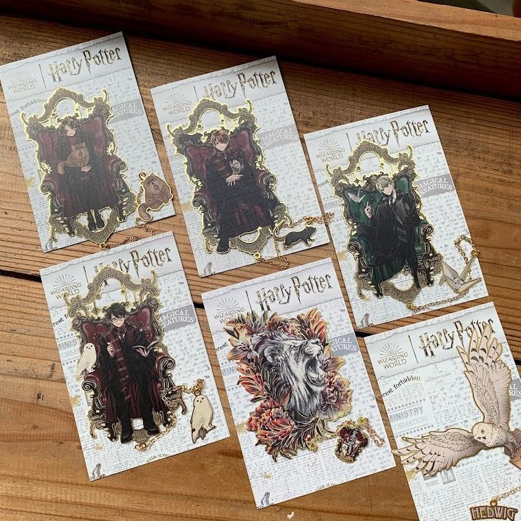 

fgh-56 Bookmarks Pembatas Buku Penanda Buku Rantai Gantungan Hogwarts Slytherin Castle Hippogriff Gryffindor Hufflepuff Ravenclaw Fawkes Hedwig Unik Lucu Kado Original