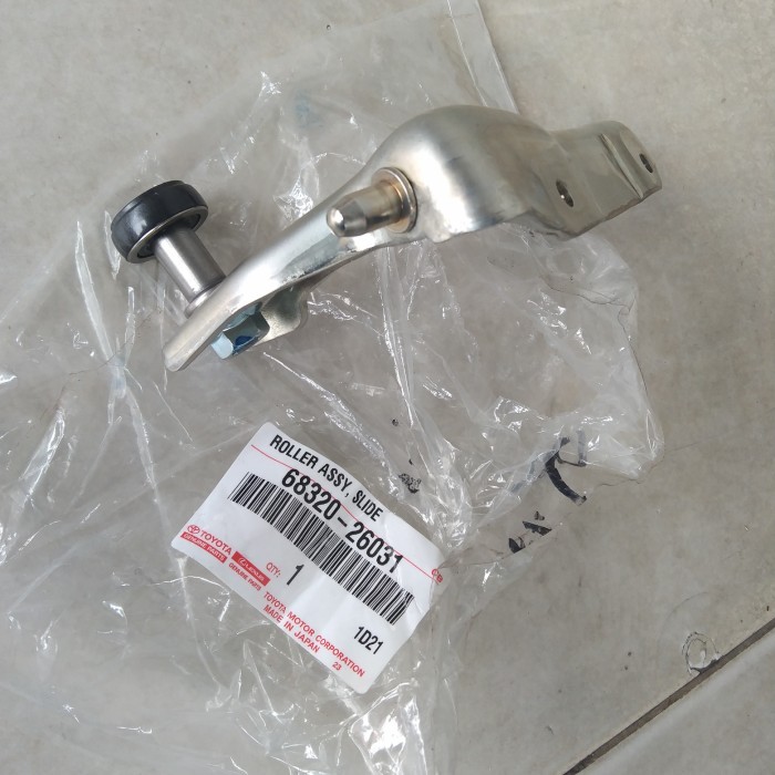 Roller Laher atas pintu sliding Toyota Hiace commuter 68320-26031