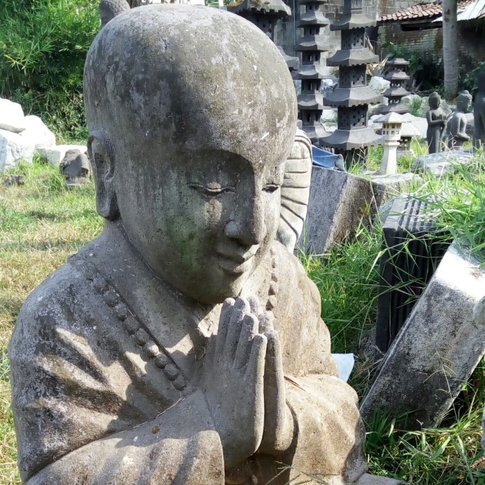 Sani - Patung Batu Budha Monk