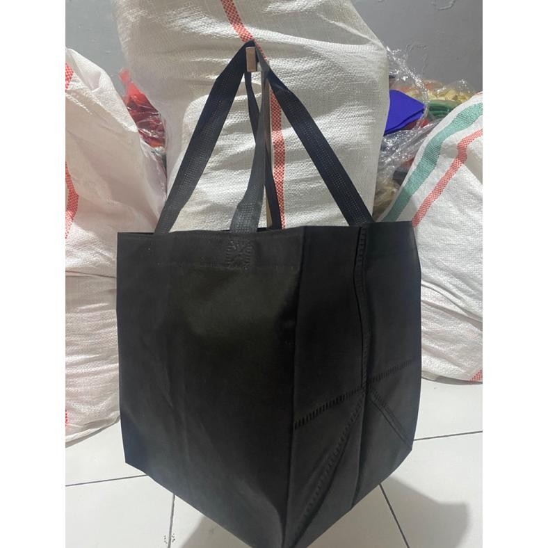 

er-6 (1 PACK = 60 PCS) GOODIE BAG TAS HAJATAN 22x22 CM TINGGI 28 CM / TAS NASI BOX / TAS HAJATAN KOTAK NASI / TAS WALIMATUL / TAS SPUNBOND TERLARIS / TAS SUNBOND SOUVENIR TERMURAH / TAS SEMINAR / TAS RAMAH LINGKUNGAN Premium