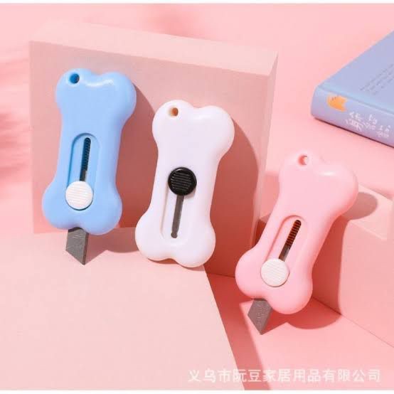 

Cutter Mini Lucu Viral Carrot Wortel Karakter - Pisau Mini Carrot Wortel - Silet Mini