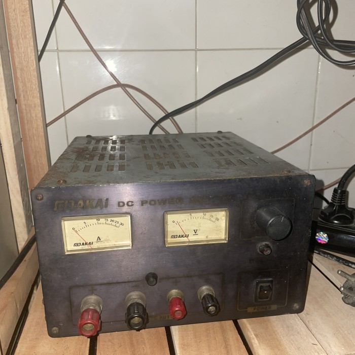 POWER SUPPLY DAKAI 30 AMPER 13.8 VOL