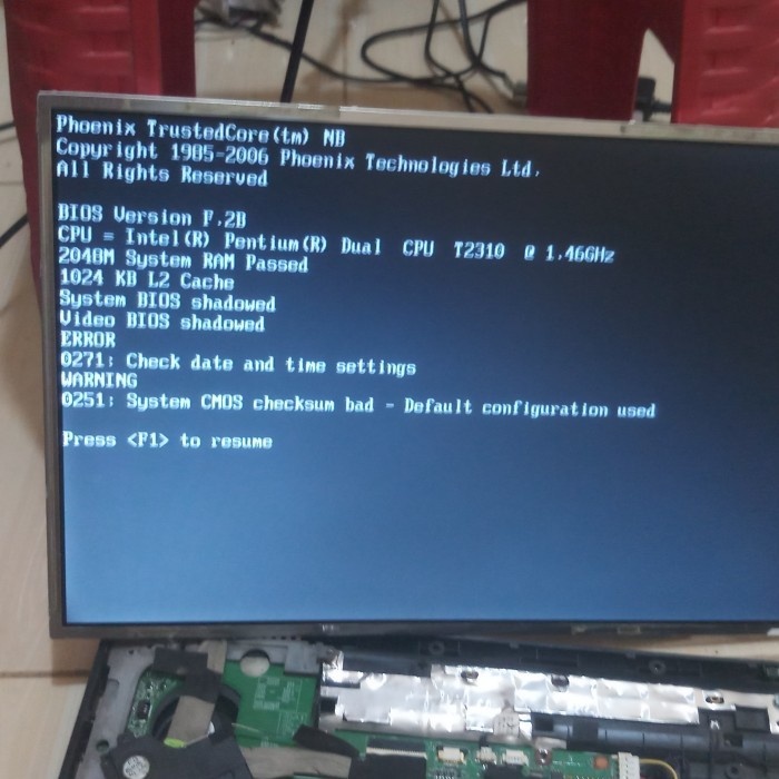 LAYAR LCD LAPTOP TOSHIBA SATELITE L300