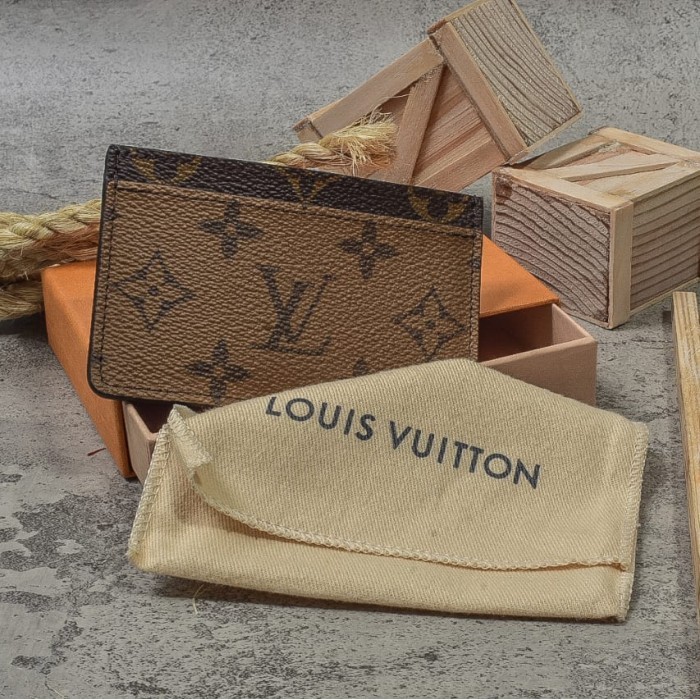 

BNIB LV Card Holder reverse