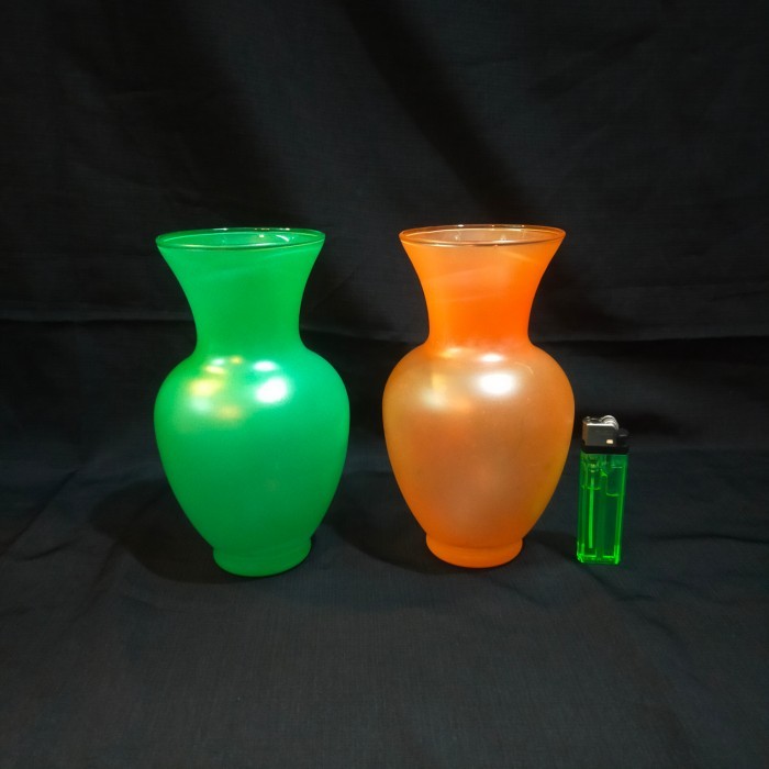 SEPASANG VASE BUNGA KACA, MODEL GUCI