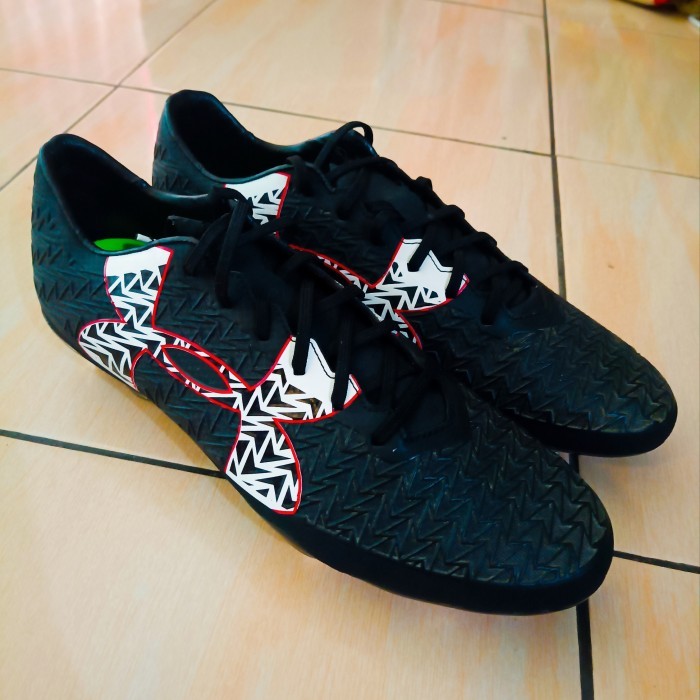 SEPATU BOLA UNDER ARMOUR SG