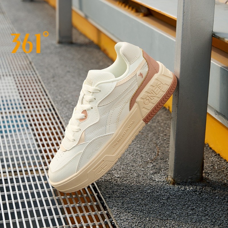 361 Degrees Xingyue 3 Sepatu Olahraga Wanita Kulit Mesh Splicing Sepatu Kets Kasual Luar Ruangan 682